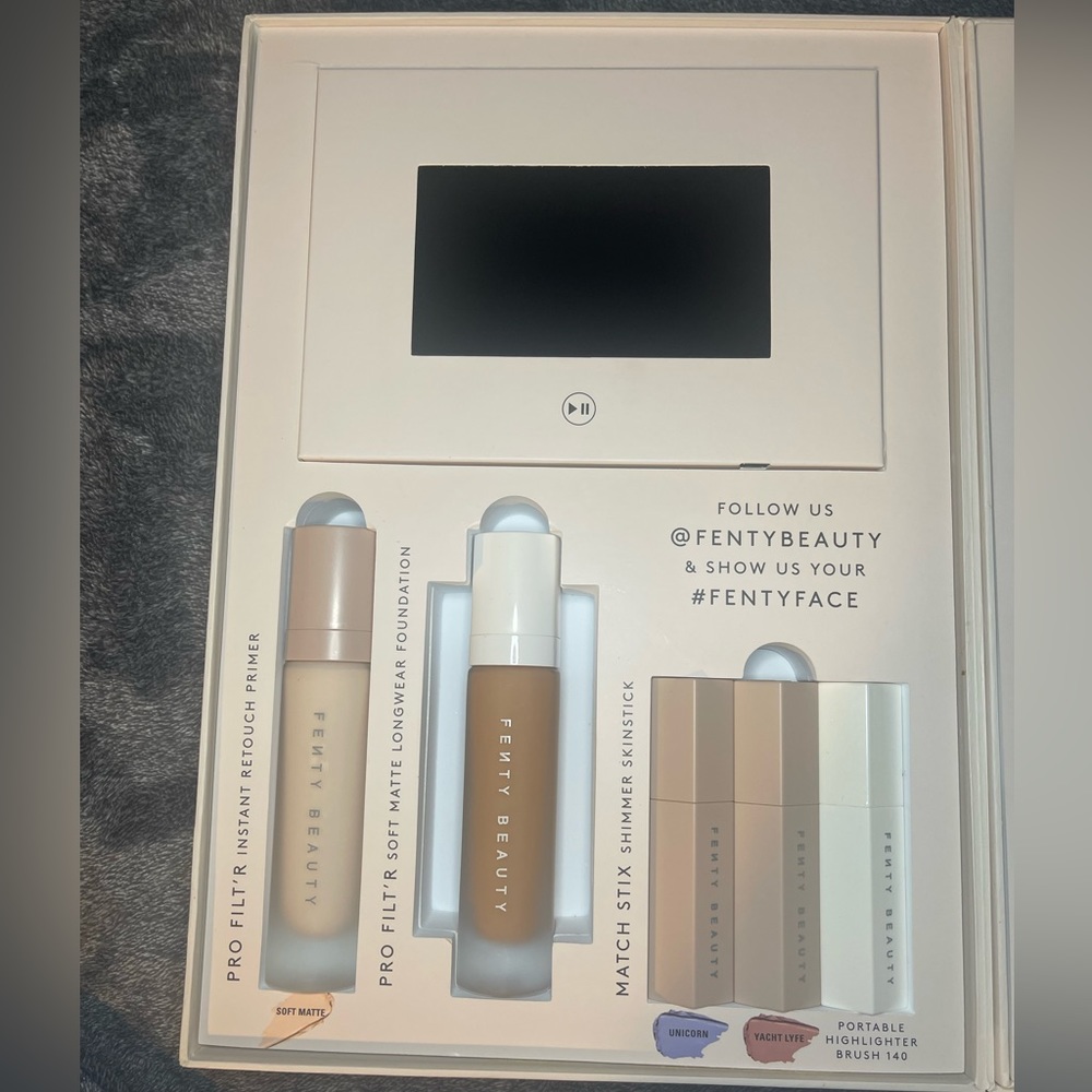 Fenty Beauty Makeup Vault ⭐️Host Pick⭐️ - Picture 4 of 8